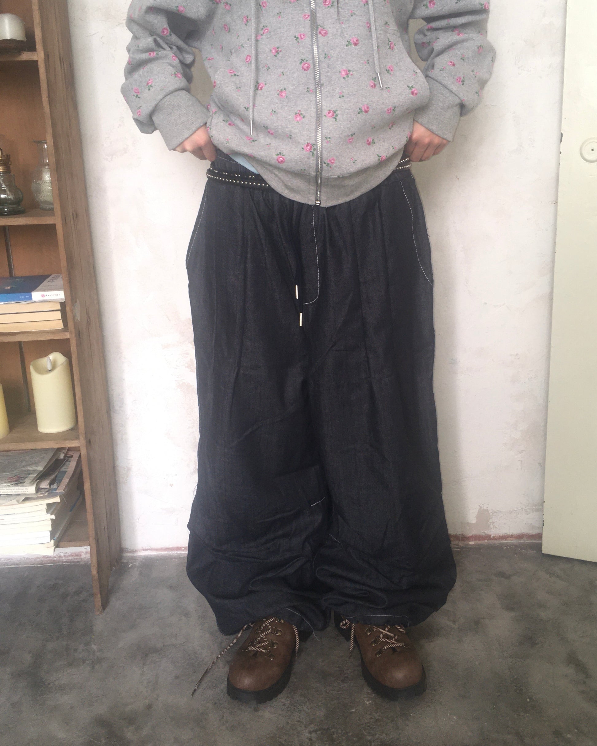 checked cinch back pants (navy)