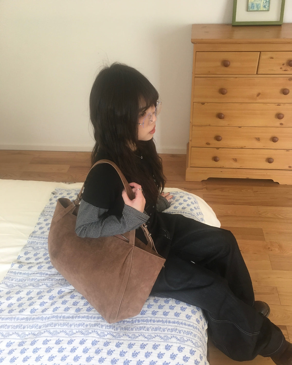 suede shoulder bag (camel)
