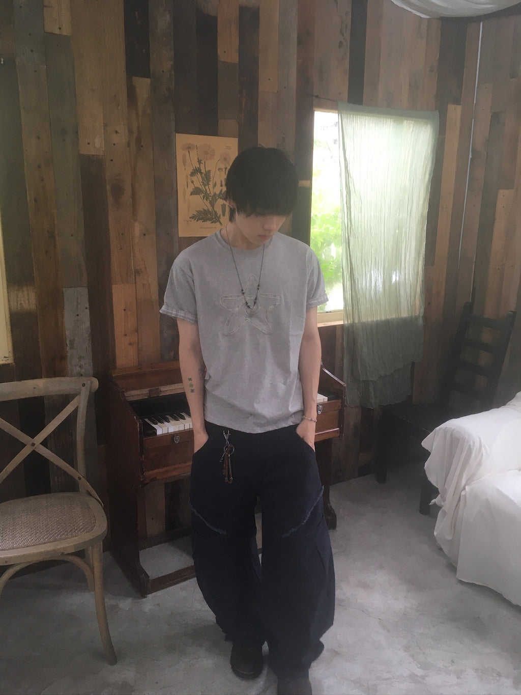 check star roll-up tee (grey)