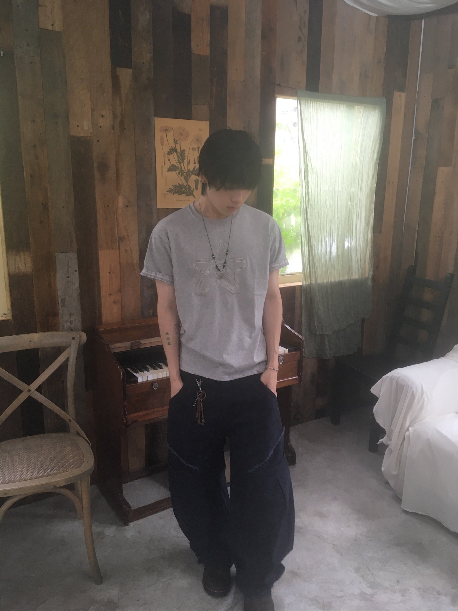 check star roll-up tee (grey)