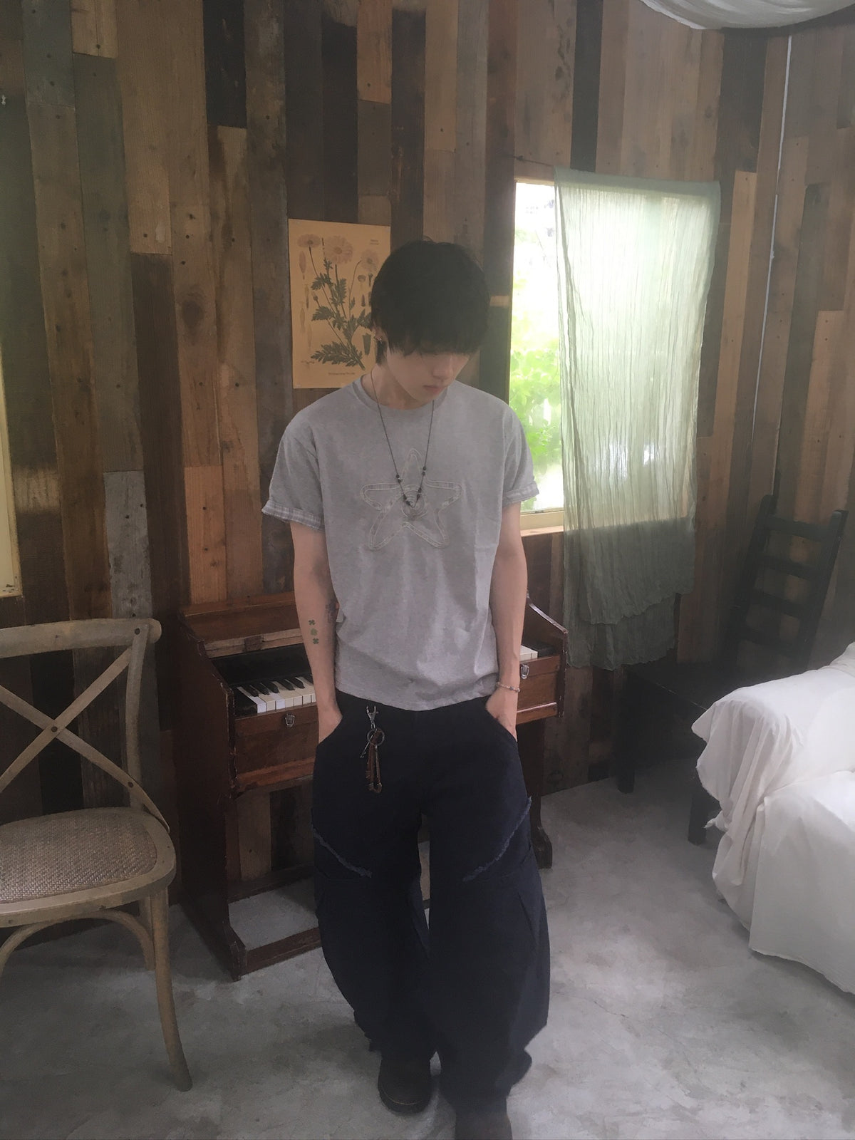check star roll-up tee (grey)