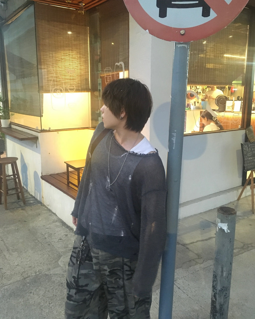 damaged mesh knit (charcoal)