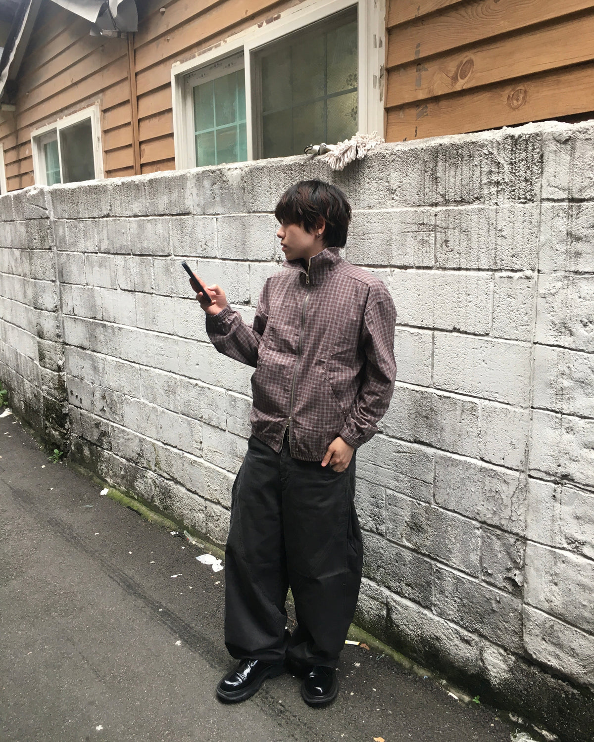 wavy chino pants (charcoal)