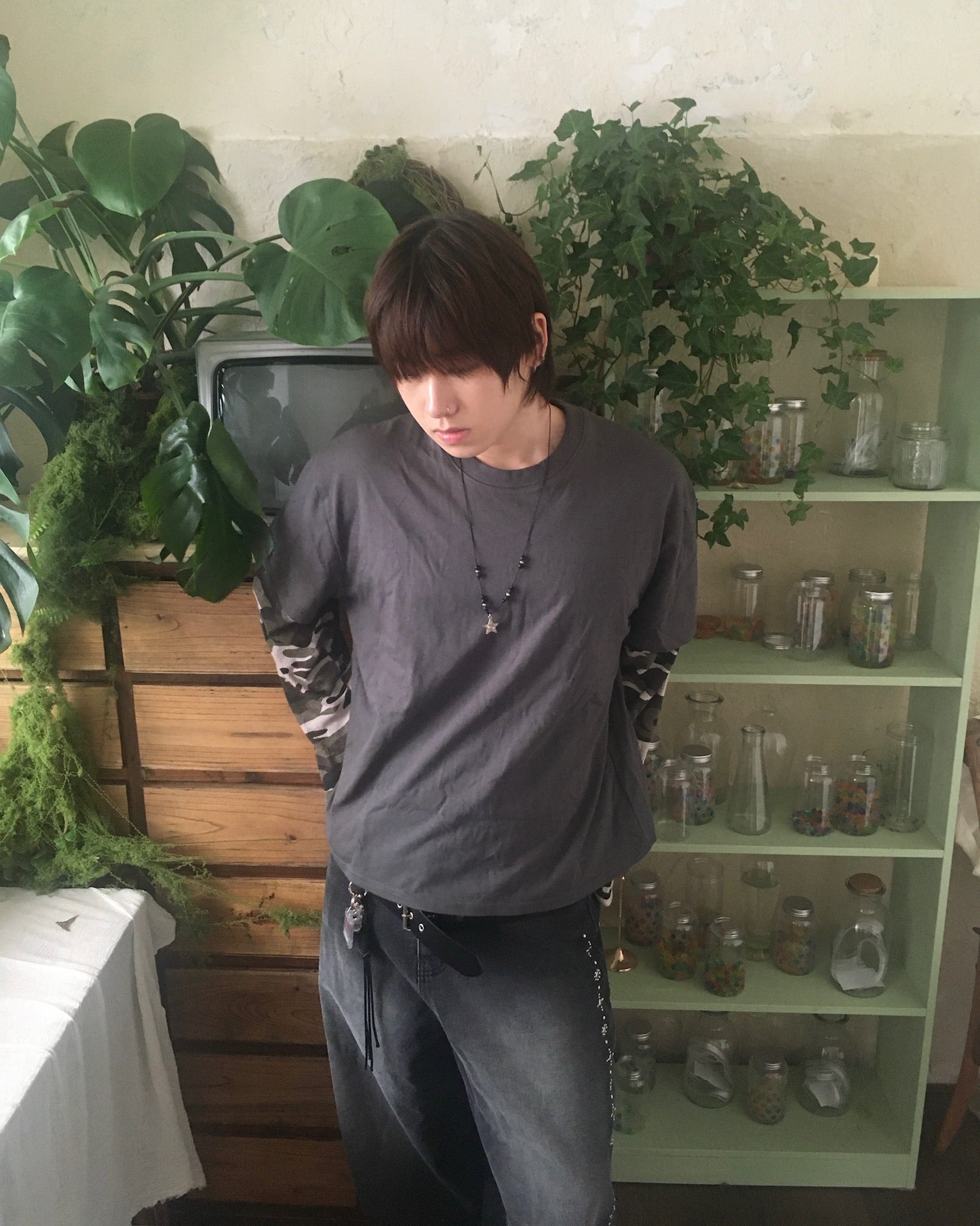 camo crop layered tee (charcoal)