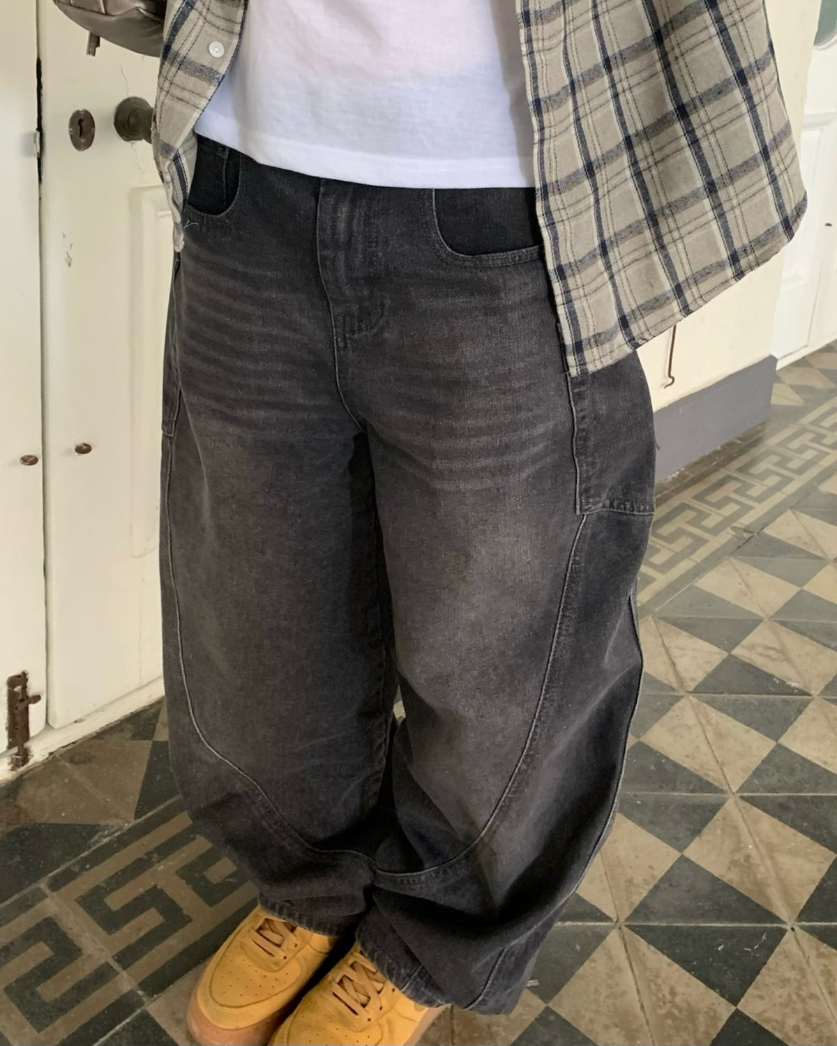 curved wide jeans