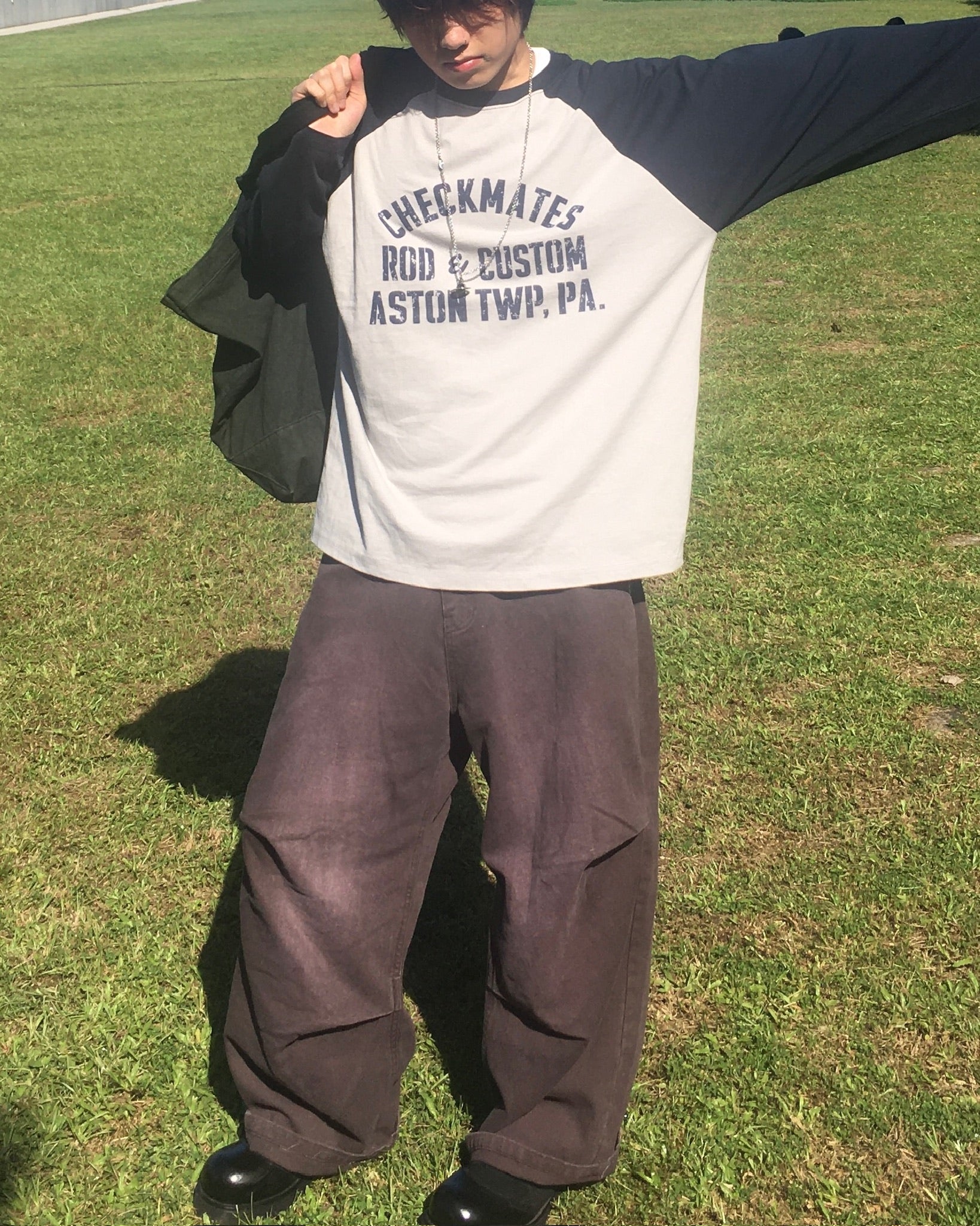 checkmates raglan tee (navy/grey) (men)