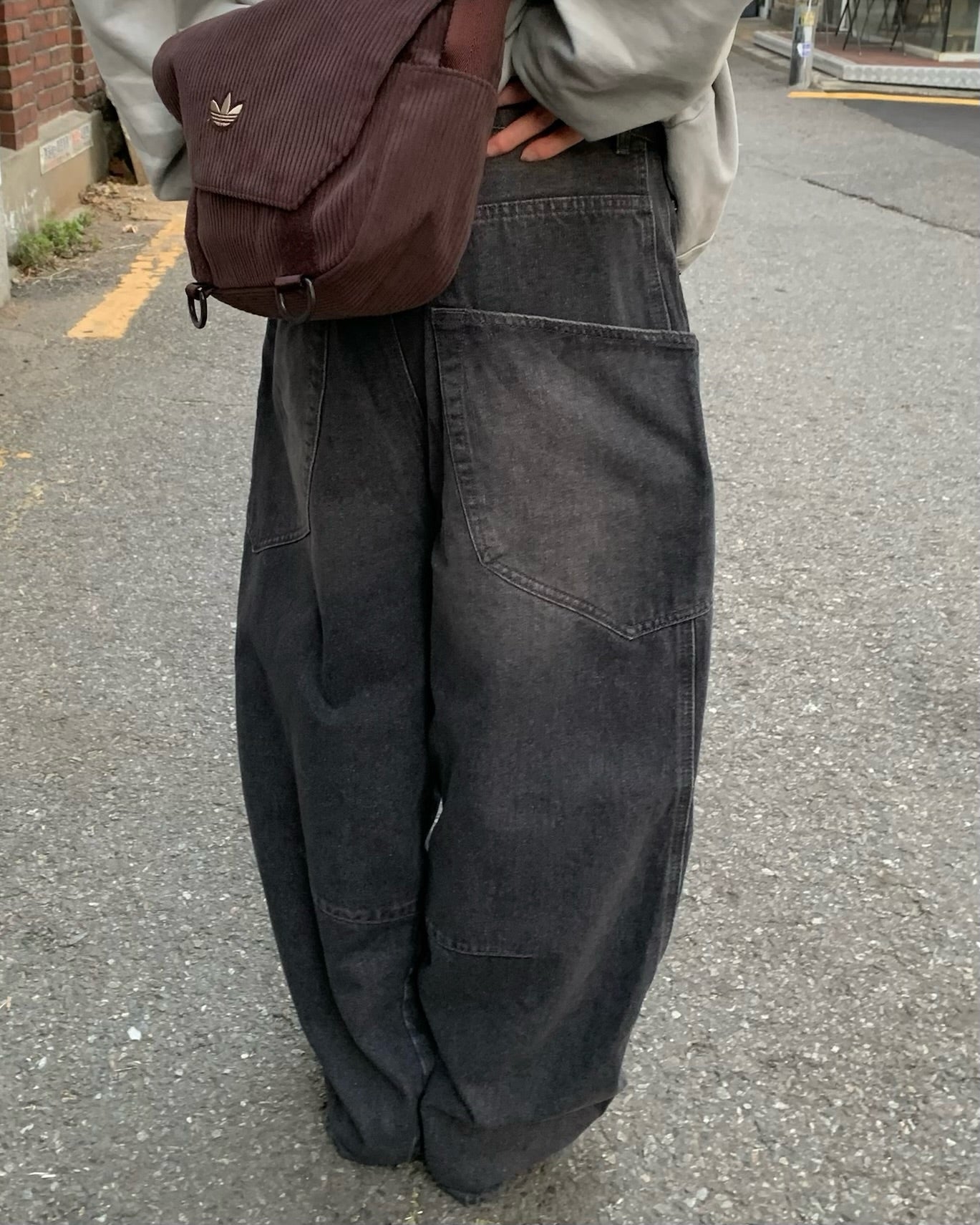 curved wide jeans