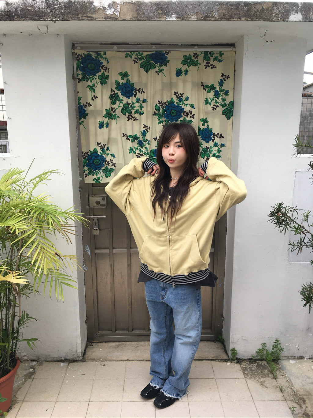 frayed hem flare jeans