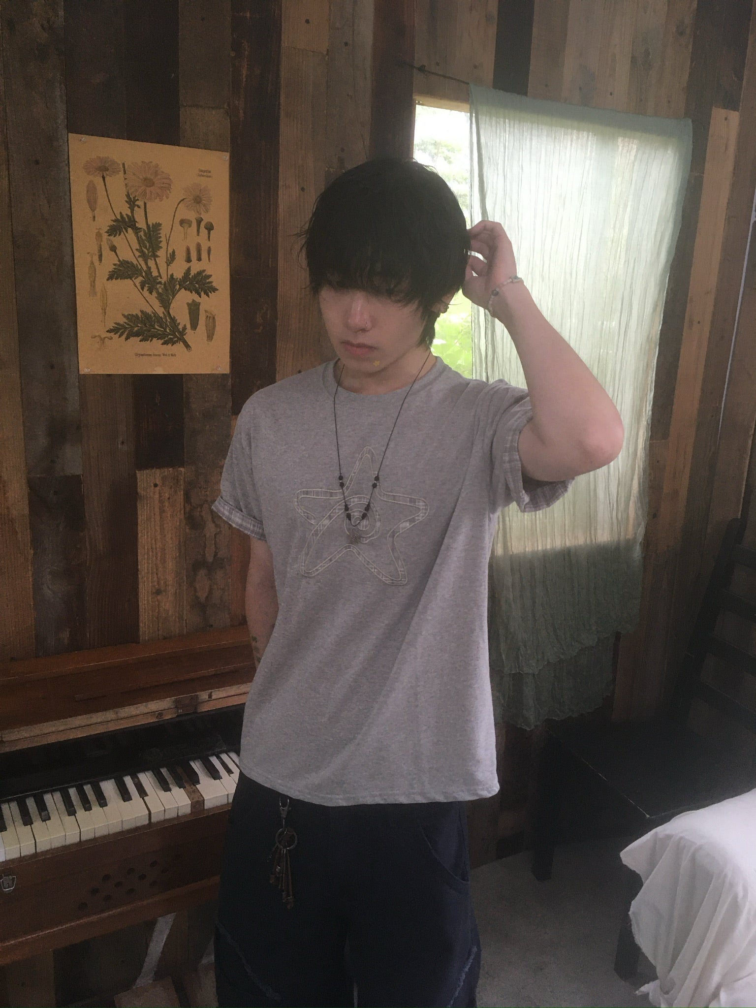 check star roll-up tee (grey)