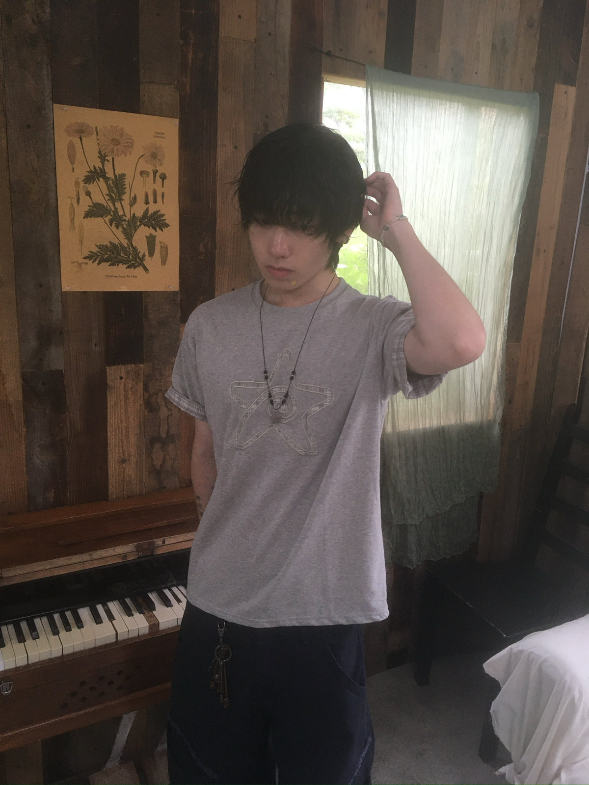 check star roll-up tee (grey)