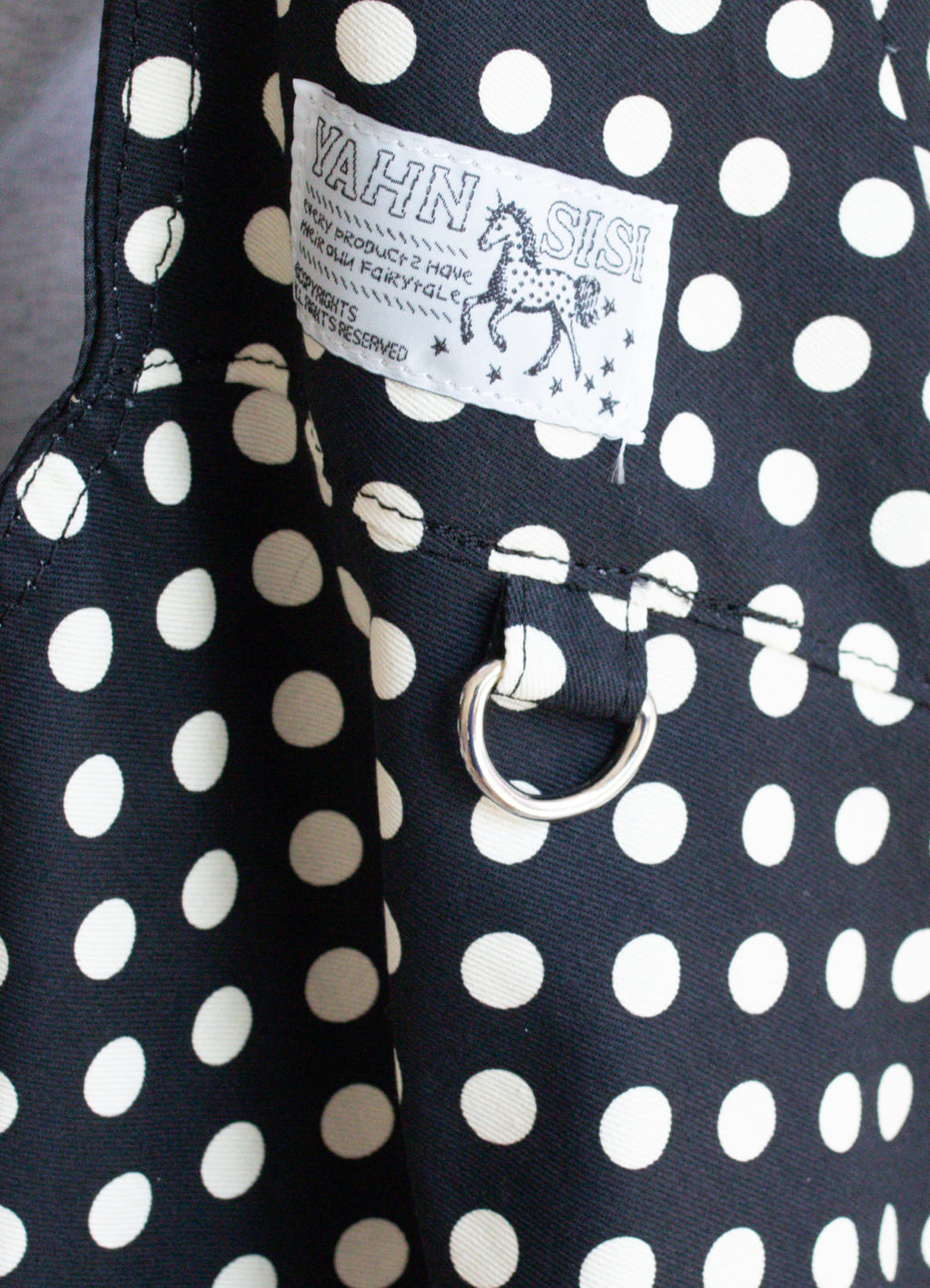 【𝘱𝘳𝘦-𝘰𝘳𝘥𝘦𝘳】YAHN SISI Reversible Bow Canvas Bag - Dot Black