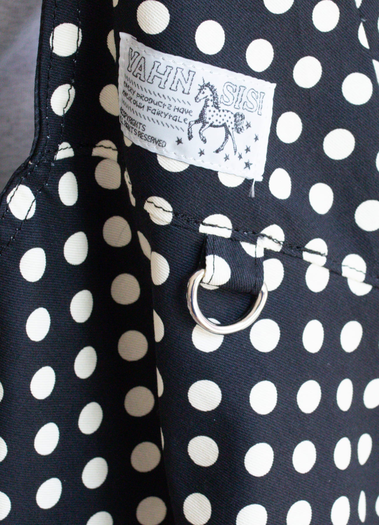 【𝘱𝘳𝘦-𝘰𝘳𝘥𝘦𝘳】YAHN SISI Reversible Bow Canvas Bag - Dot Black