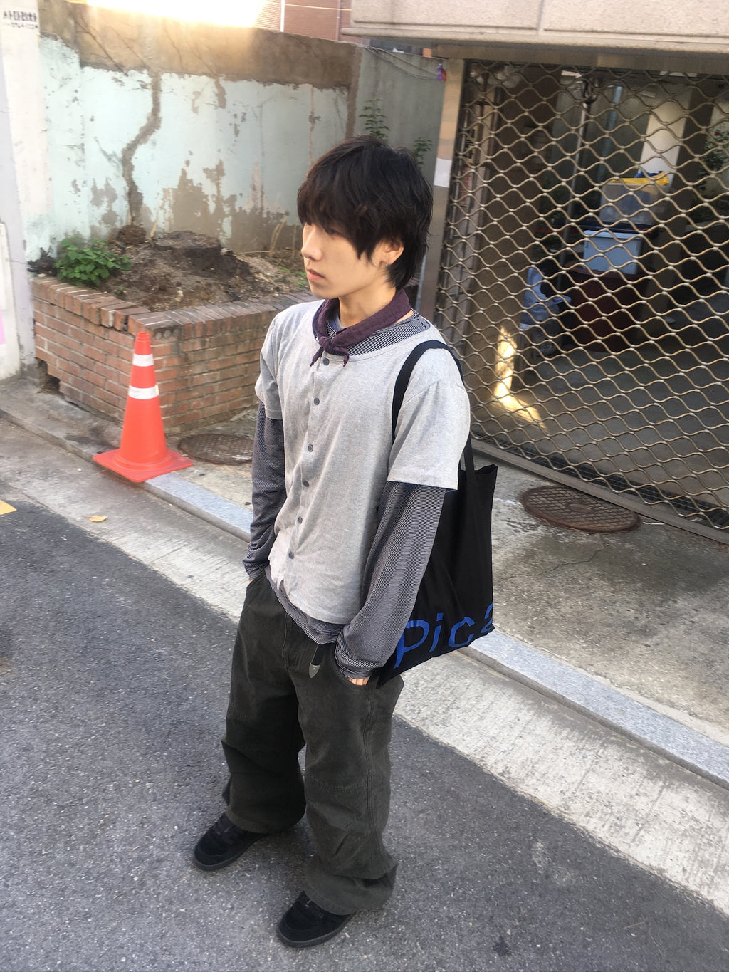 mock layer button tee (grey)