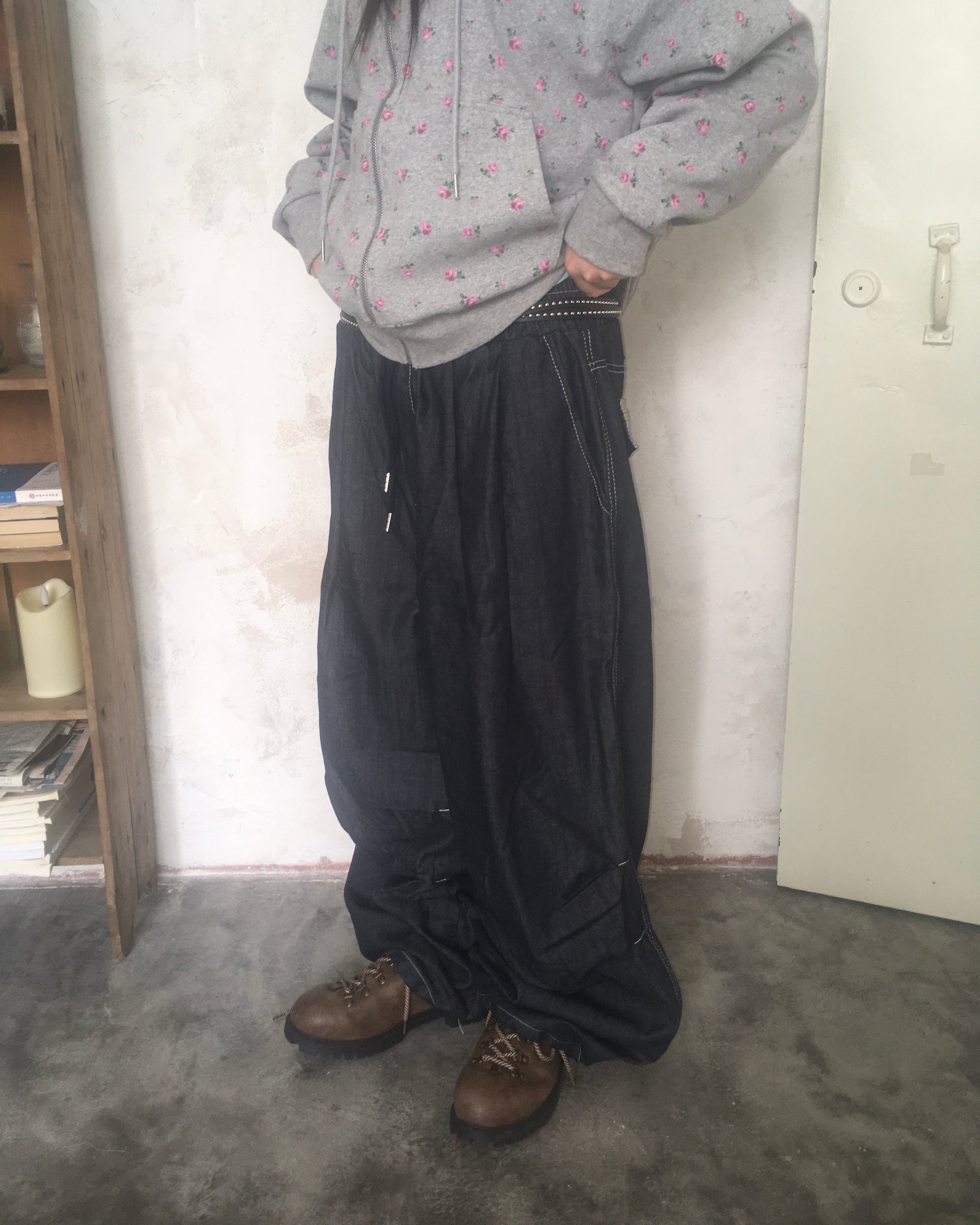 checked cinch back pants (navy)