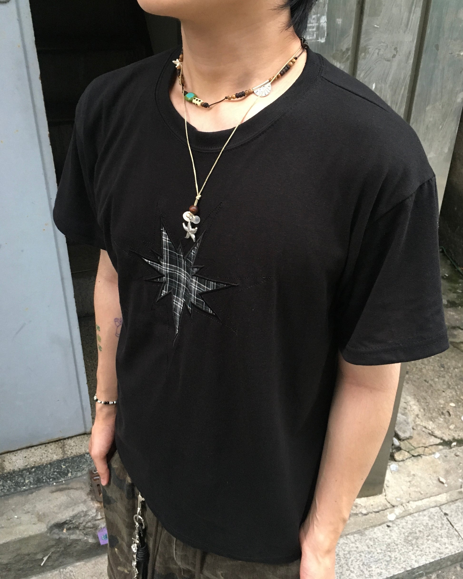 checked star crop tee (black)