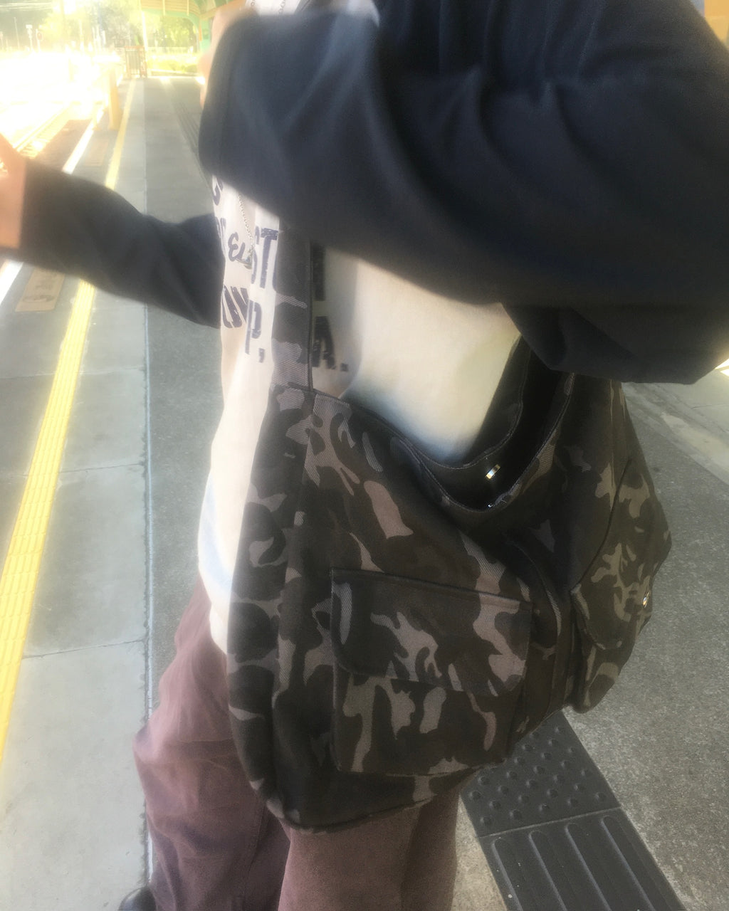 camo shoulder bag (charcoal)
