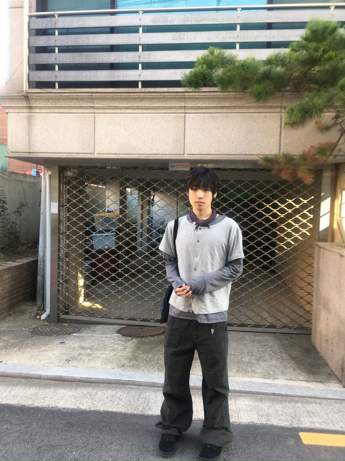 mock layer button tee (grey)