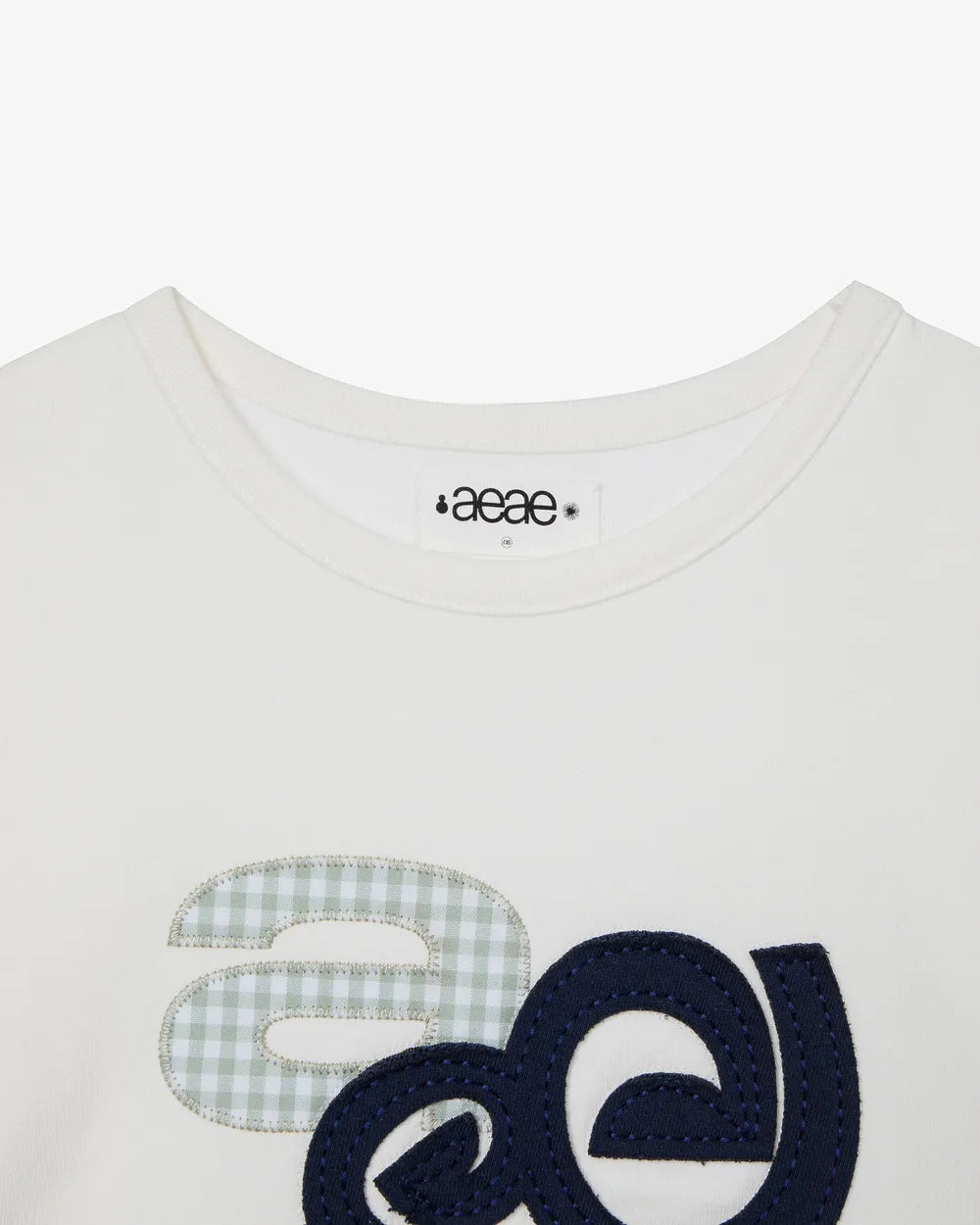 AEAE APPLIQUE LOGO TEE (WHITE)