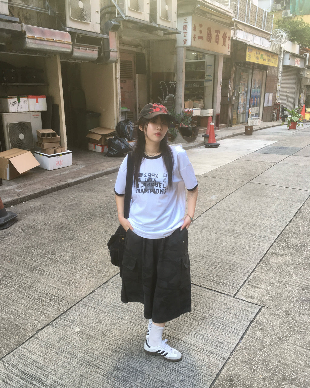 camo cargo sweatshorts (women wear)