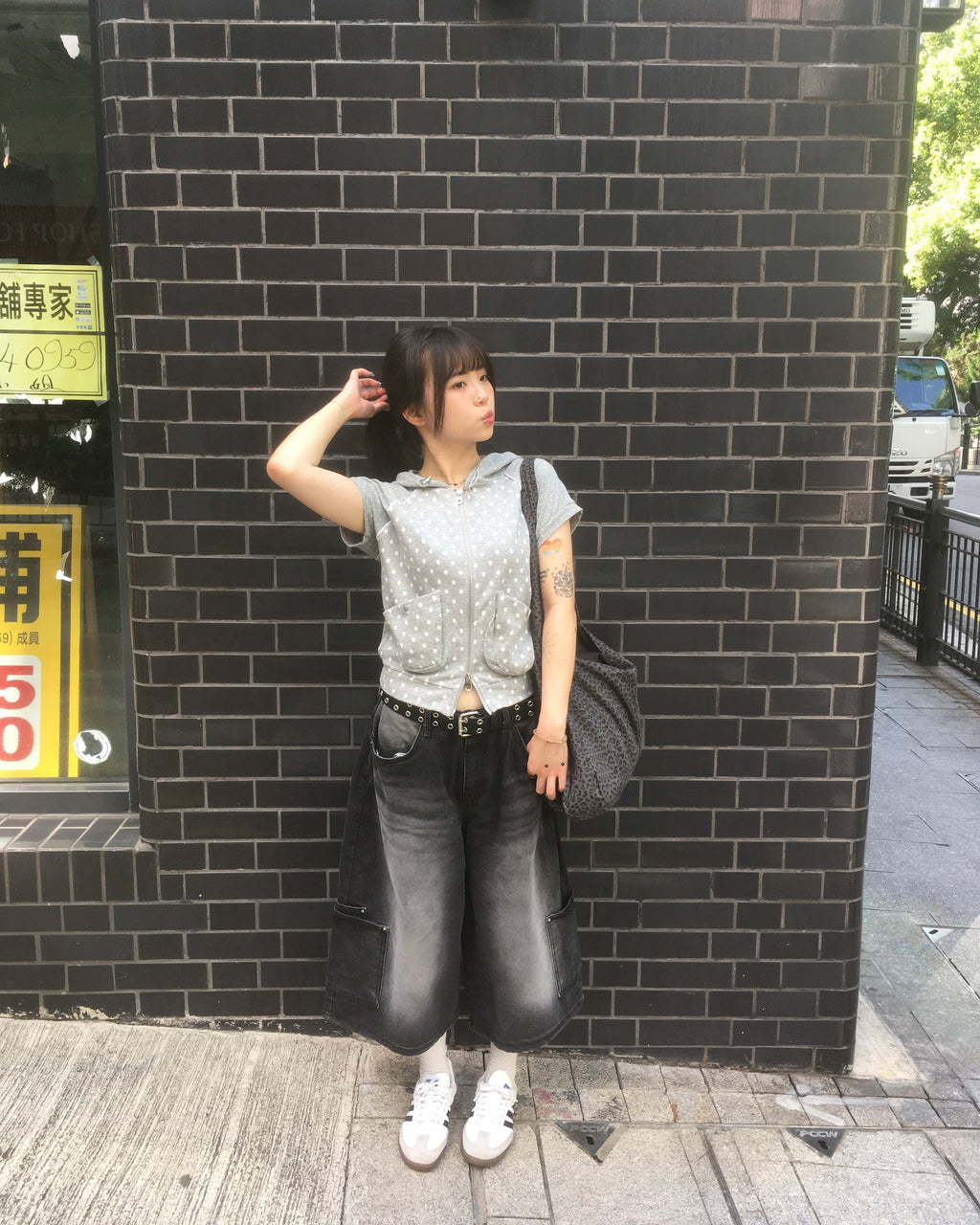 layered pocket bermuda jeans (black) (women wear)