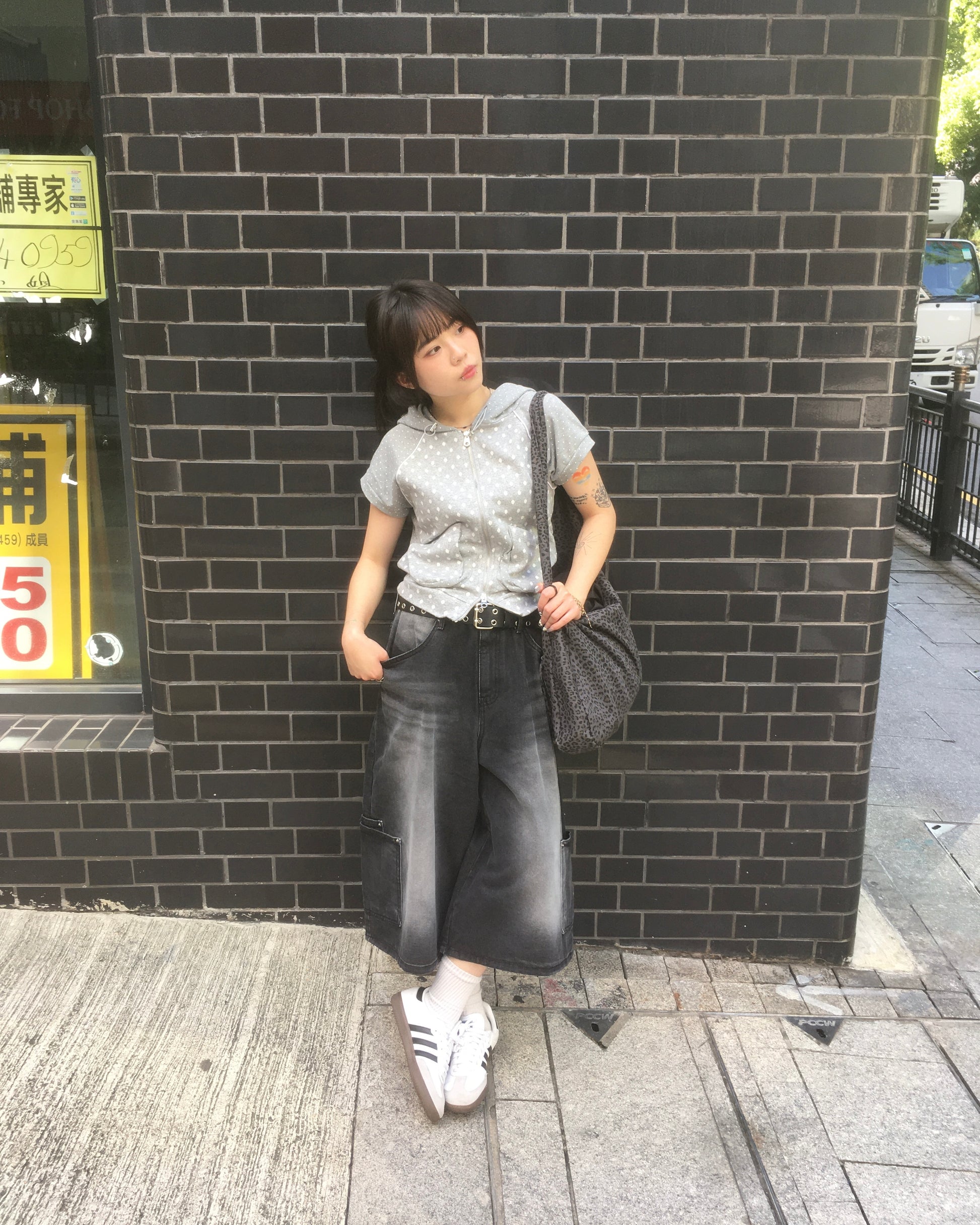 layered pocket bermuda jeans (black) (women wear)