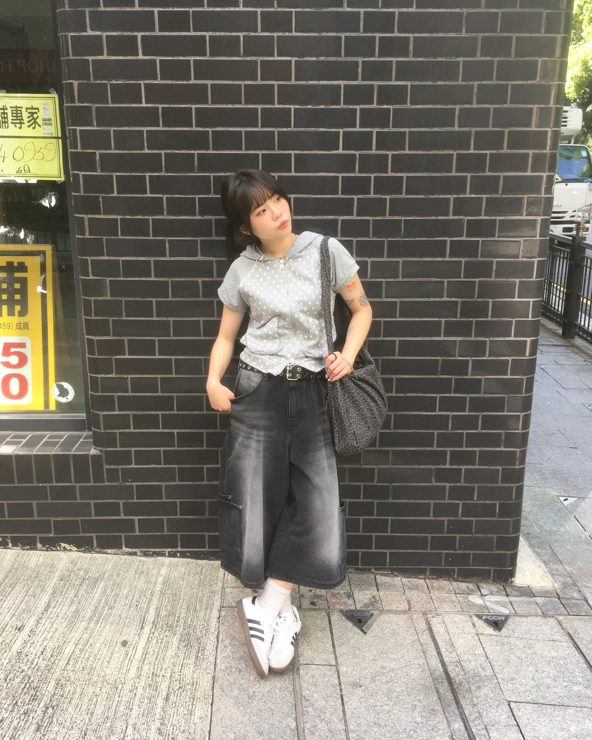 layered pocket bermuda jeans (black) (women wear)