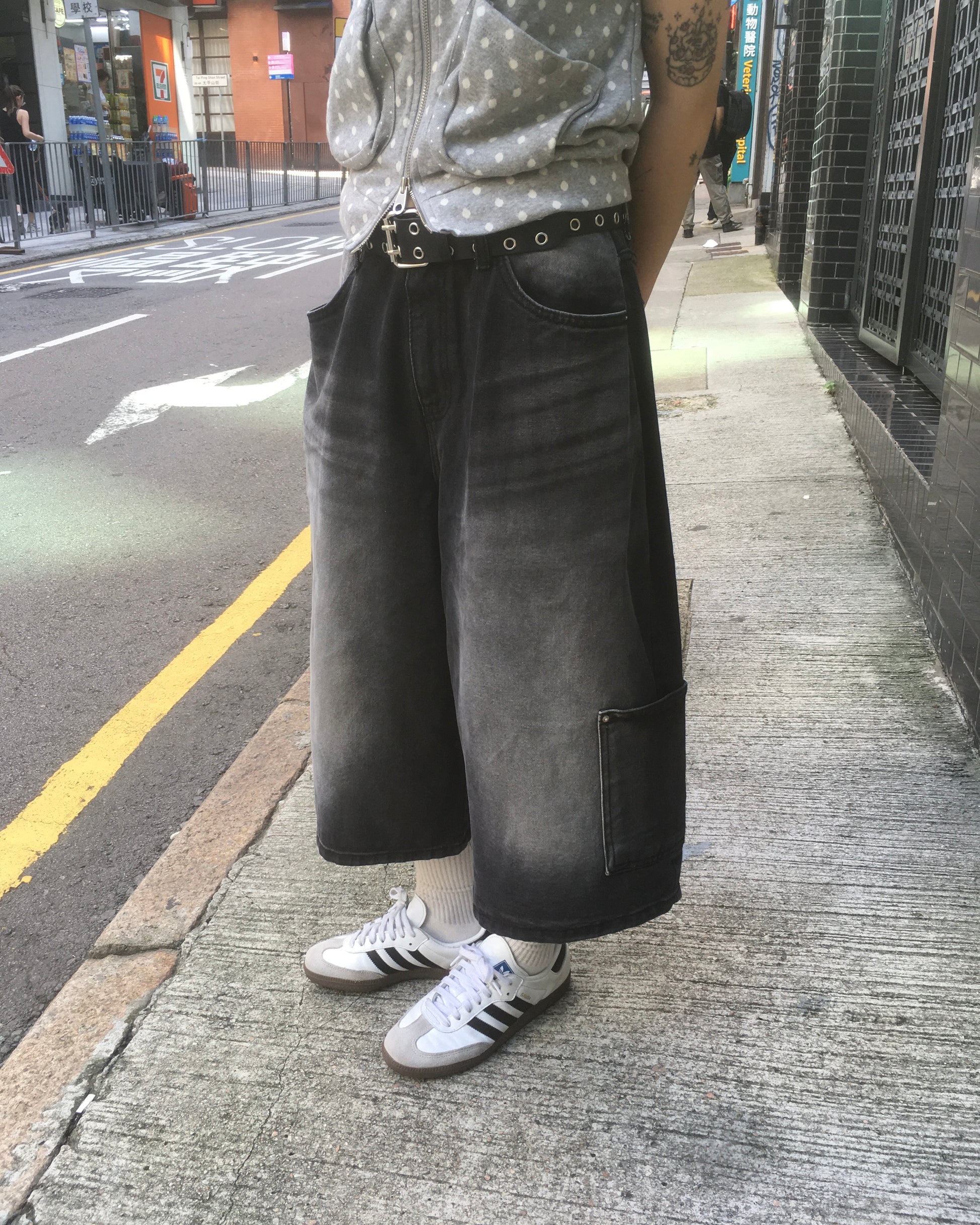 layered pocket bermuda jeans (black) (women wear)