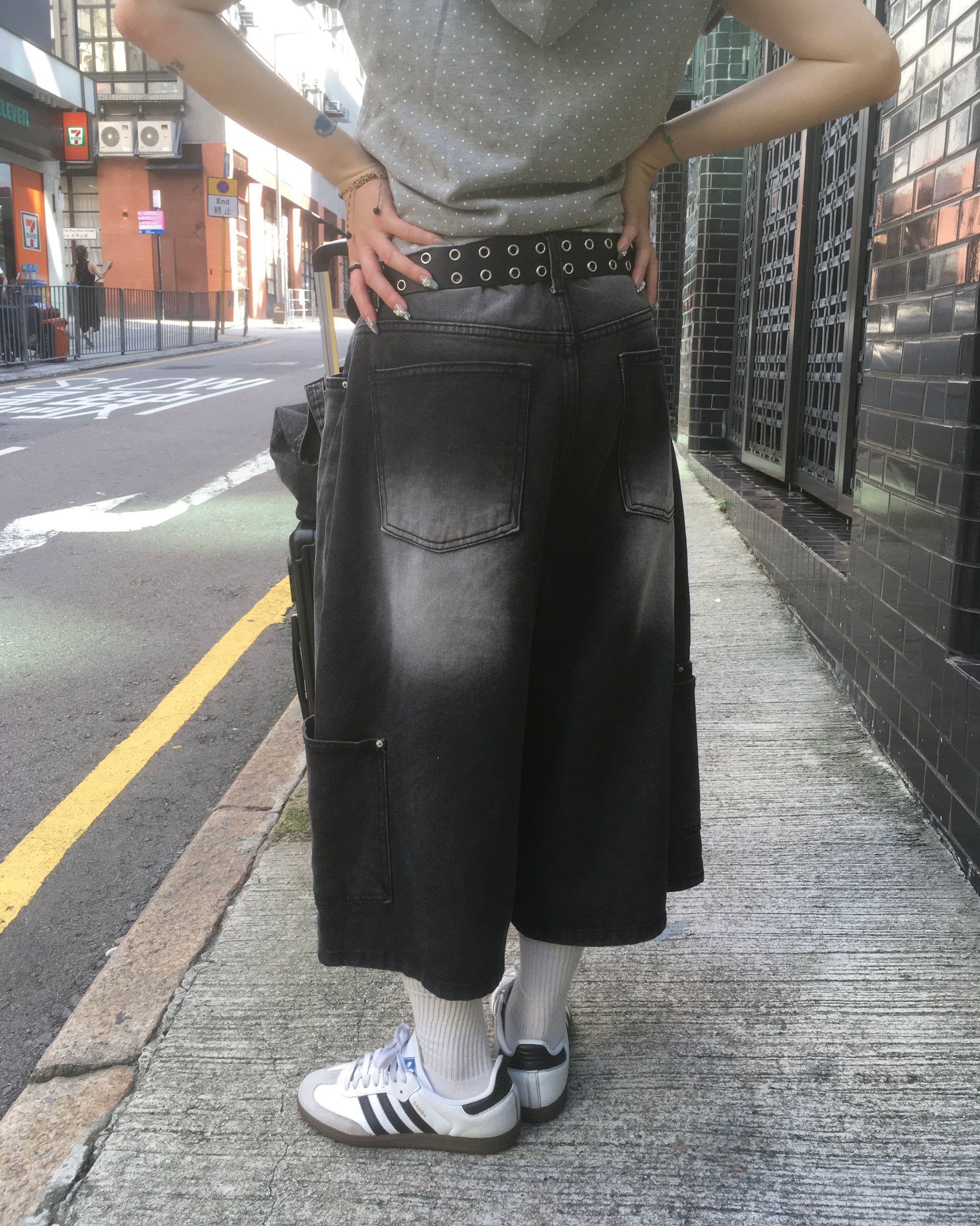 layered pocket bermuda jeans (black) (women wear)