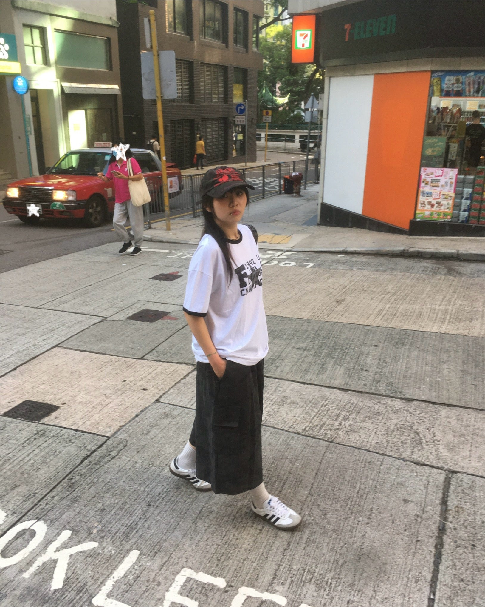 camo cargo sweatshorts (women wear)