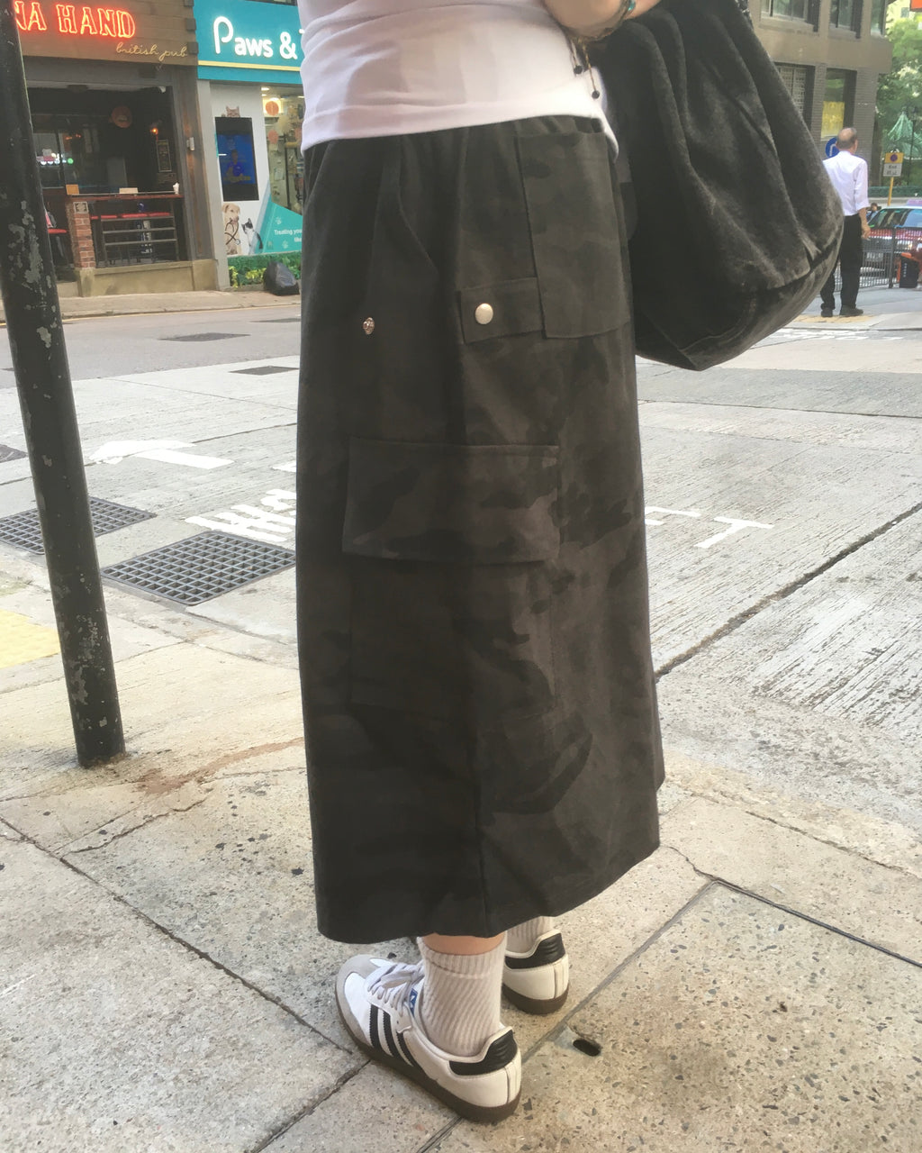 camo cargo sweatshorts (women wear)