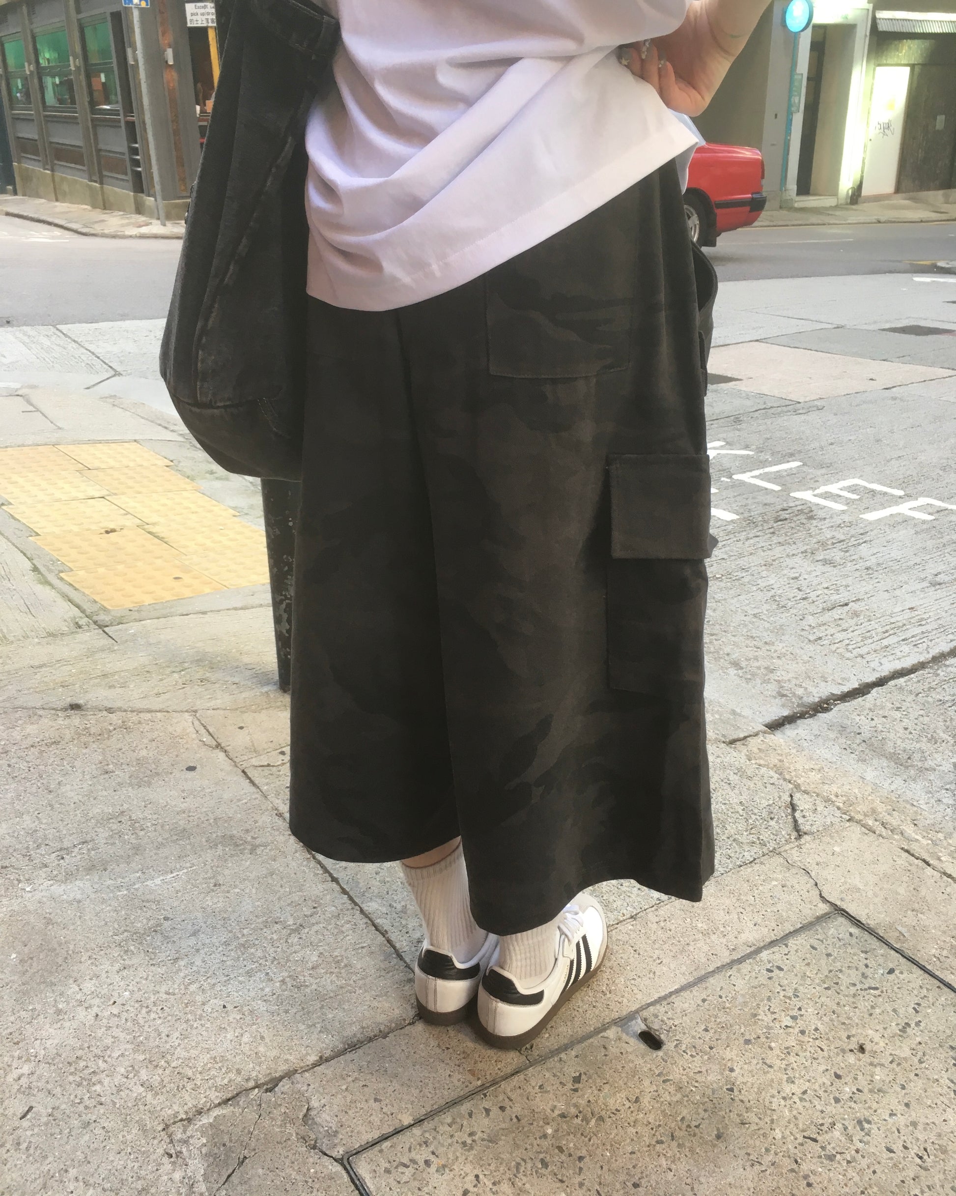 camo cargo sweatshorts (women wear)