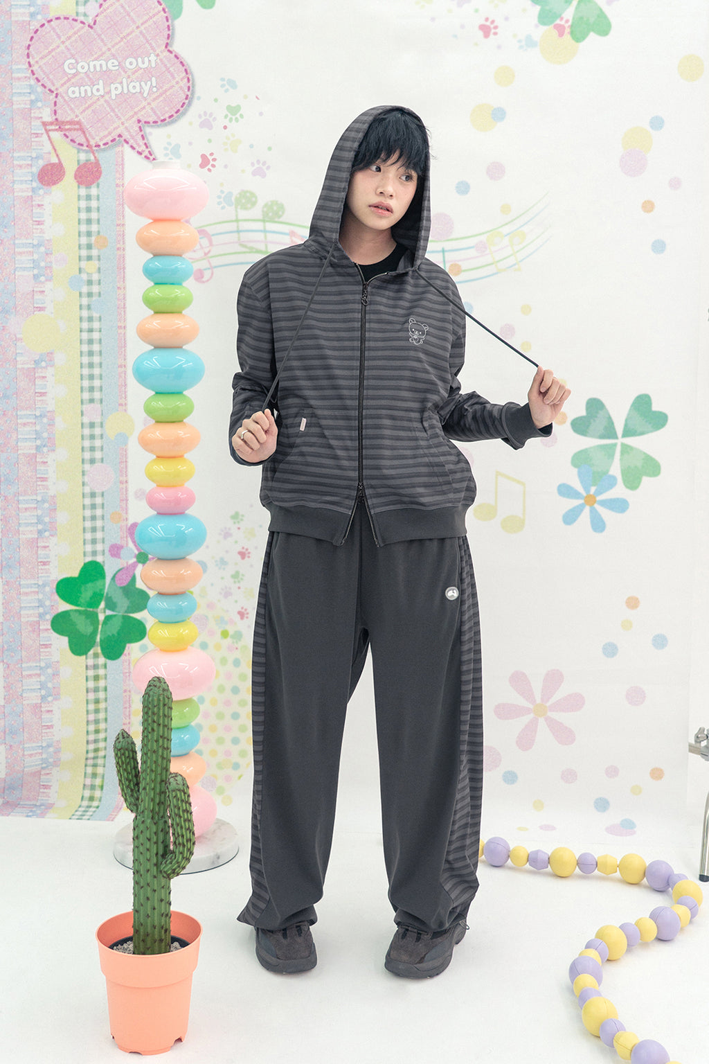 HUGYOURSKIN STRIPE KORILAKKUMA HOODIE ZIP-UP (CHARCOAL)
