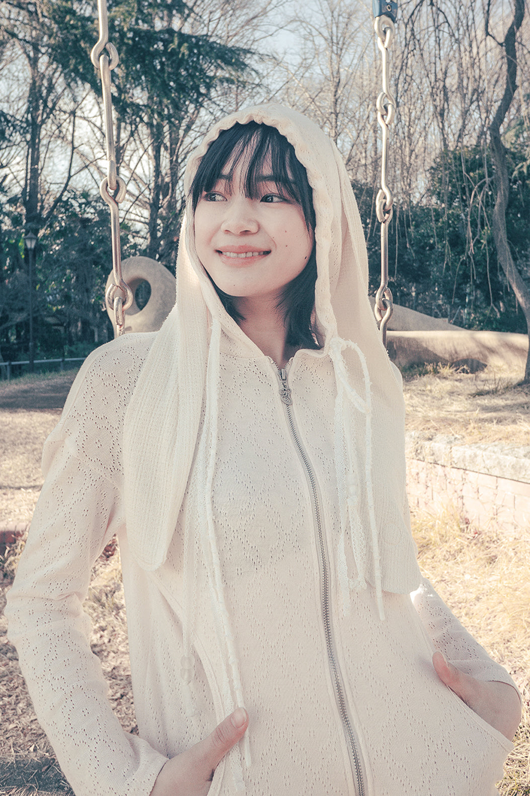 HUGYOURSKIN TOGGING HOODIE (BEIGE)