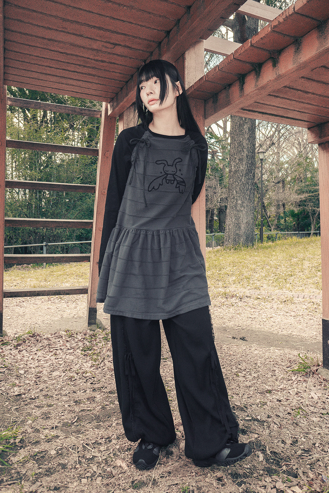 HUGYOURSKIN ANGEL PATCH RAGLAN DRESS (BLACK)