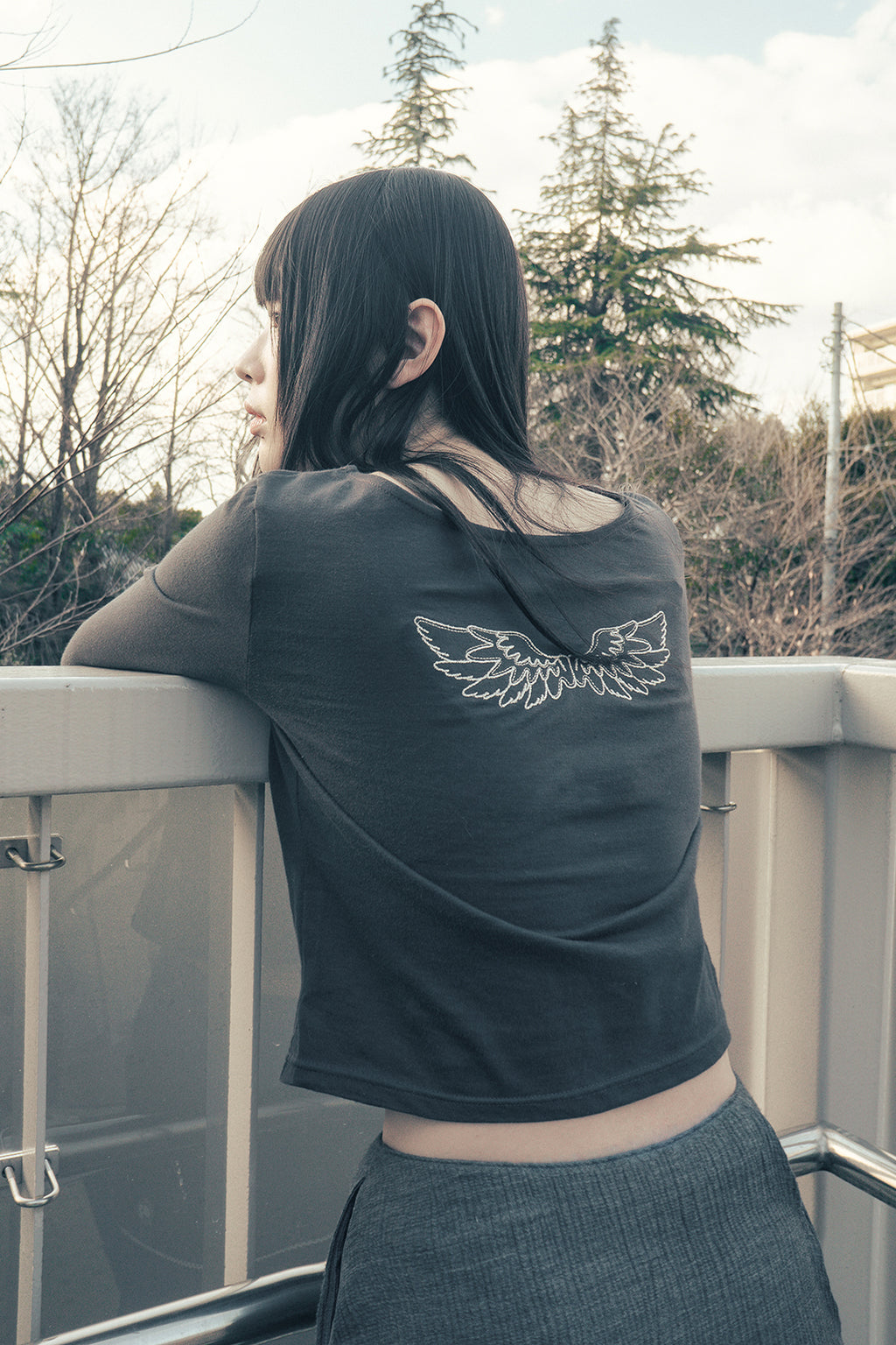 HUGYOURSKIN ANGEL WING TOP (CHARCOAL)
