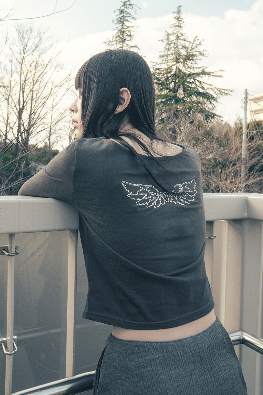 HUGYOURSKIN ANGEL WING TOP (CHARCOAL)
