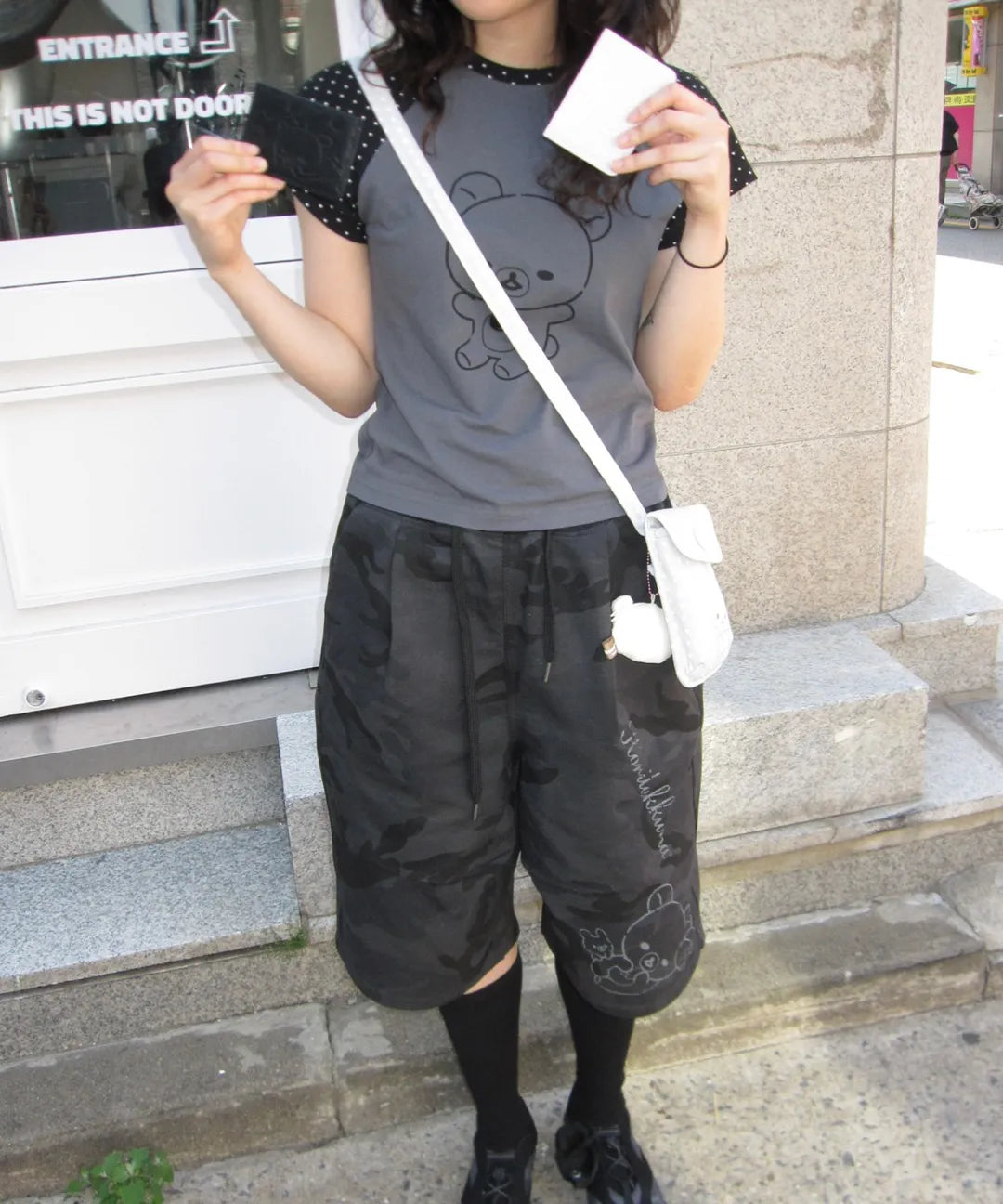 HUGYOURSKIN CAMO KORILAKKUMA BERMUDA PANTS (CHARCOAL)