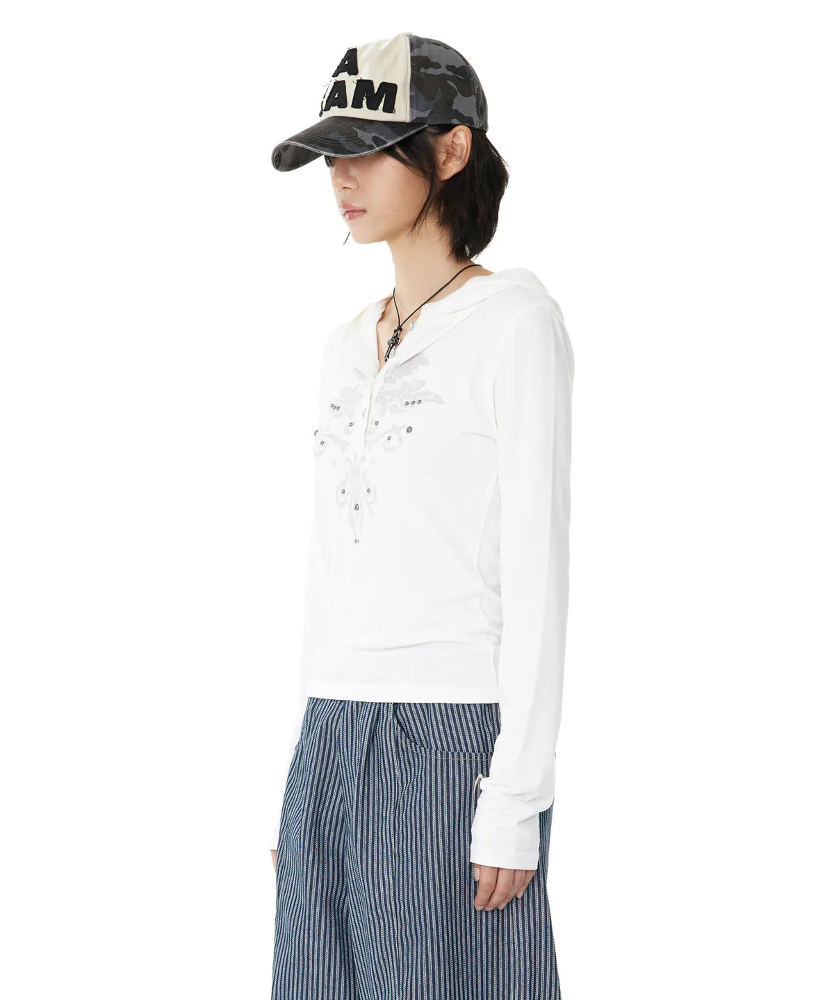 (in stock) Aakam Studded Leaf Hooded Long Sleeve (White)