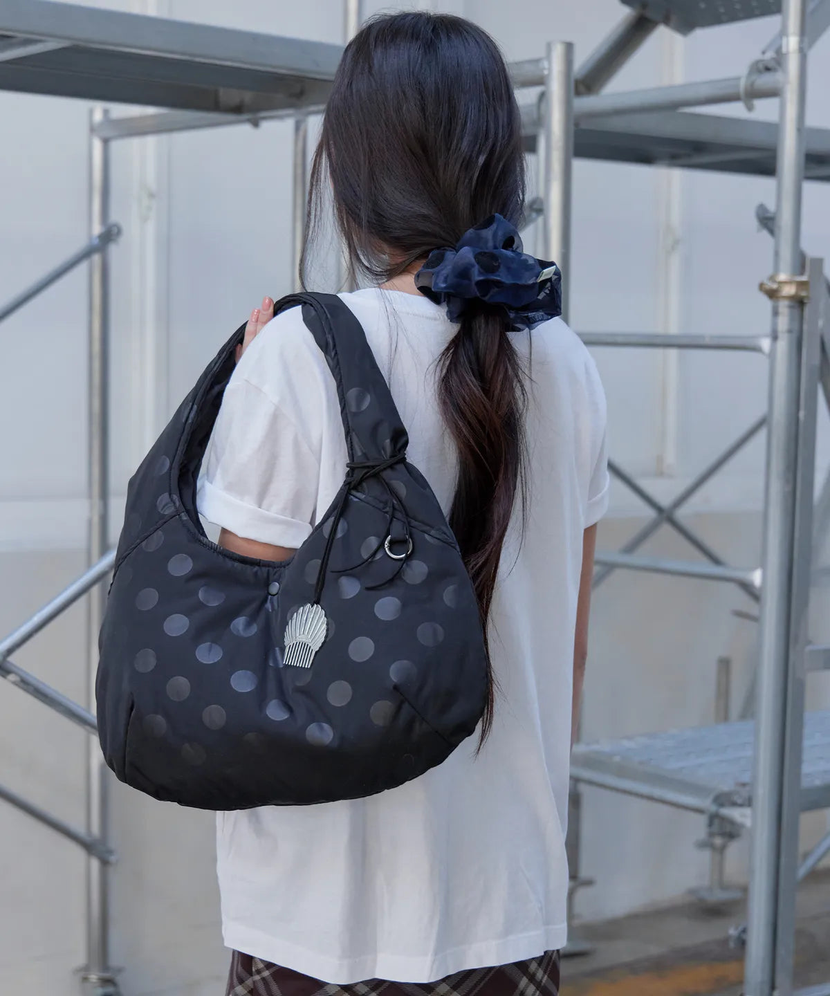 【𝘱𝘳𝘦-𝘰𝘳𝘥𝘦𝘳】HAVEAWHALE dot padding bag (BK)