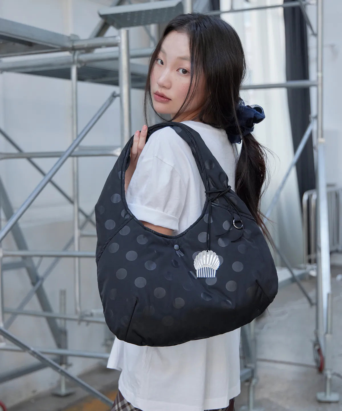 【𝘱𝘳𝘦-𝘰𝘳𝘥𝘦𝘳】HAVEAWHALE dot padding bag (BK)