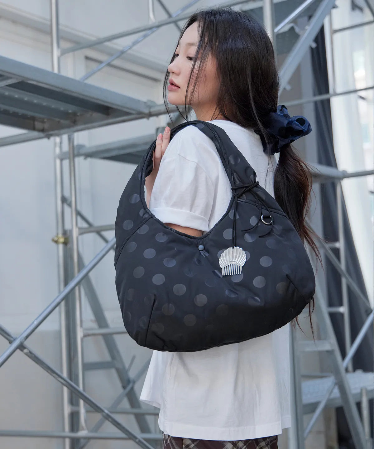 【𝘱𝘳𝘦-𝘰𝘳𝘥𝘦𝘳】HAVEAWHALE dot padding bag (BK)