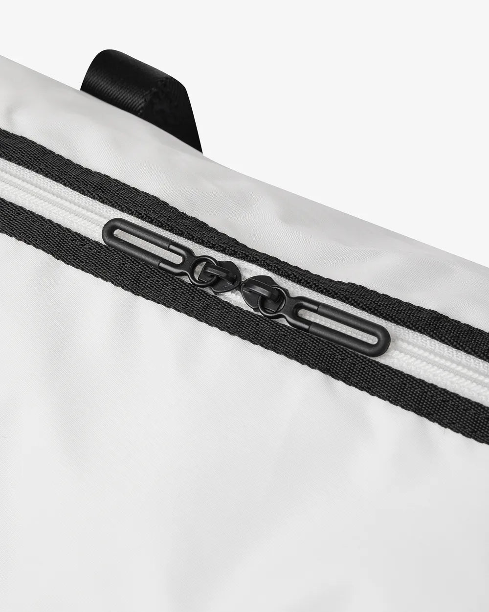 AEAE SCHOOL BOY DUFFLE BAG (WHITE)