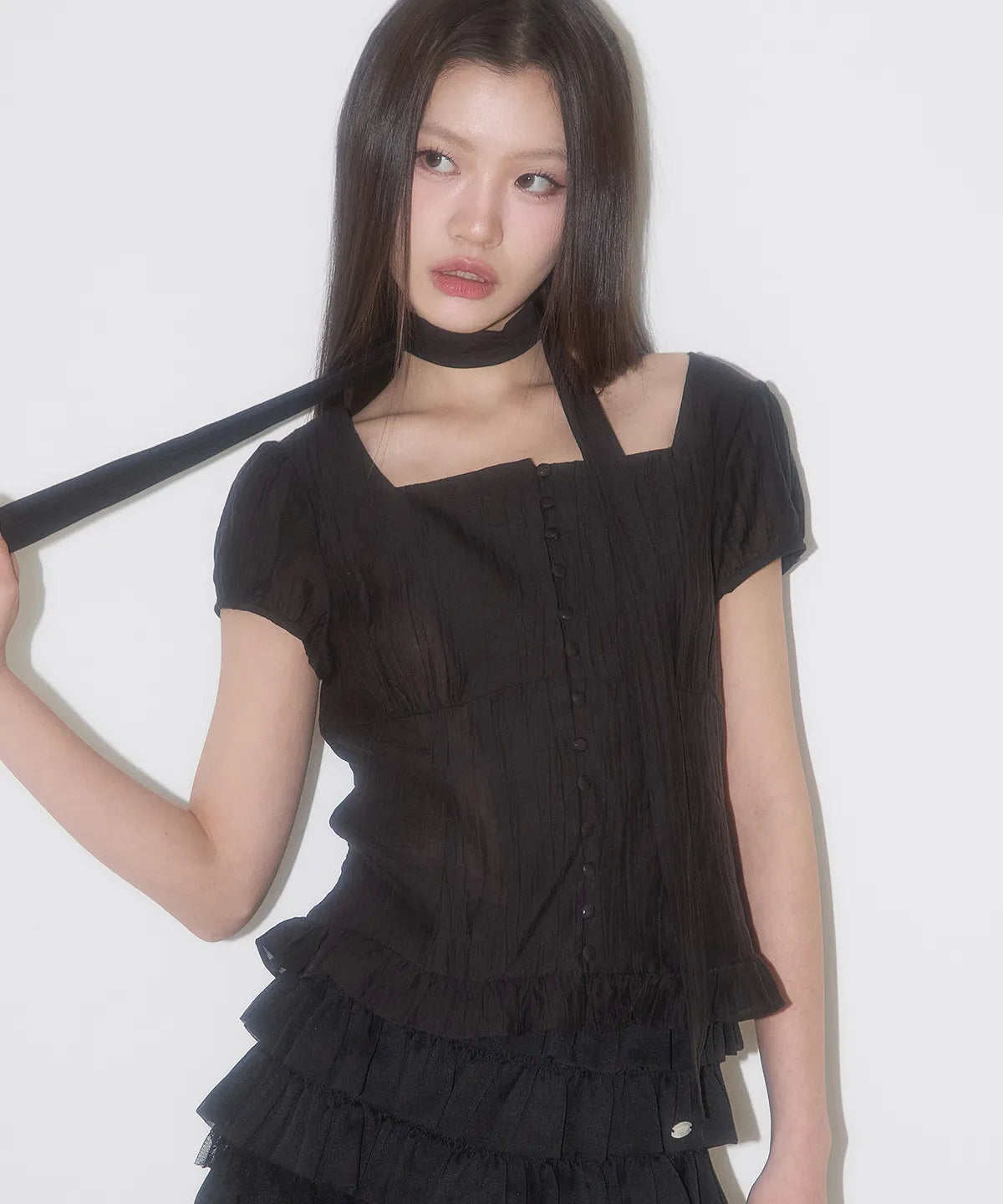 【𝘱𝘳𝘦-𝘰𝘳𝘥𝘦𝘳】ILLIGO Ribbon Tie Square Neck Blouse (BLACK)