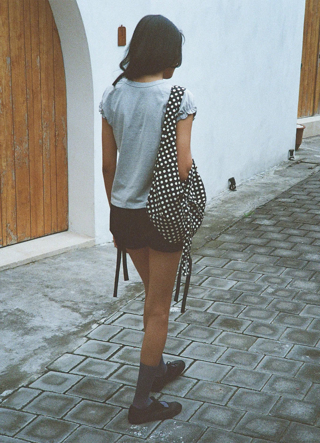 【𝘱𝘳𝘦-𝘰𝘳𝘥𝘦𝘳】YAHN SISI Reversible Bow Canvas Bag - Dot Black