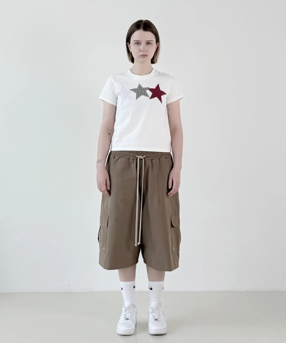【𝘱𝘳𝘦-𝘰𝘳𝘥𝘦𝘳】DENAGE Vintage Three Star Patch Logo Crop Tee White 0388