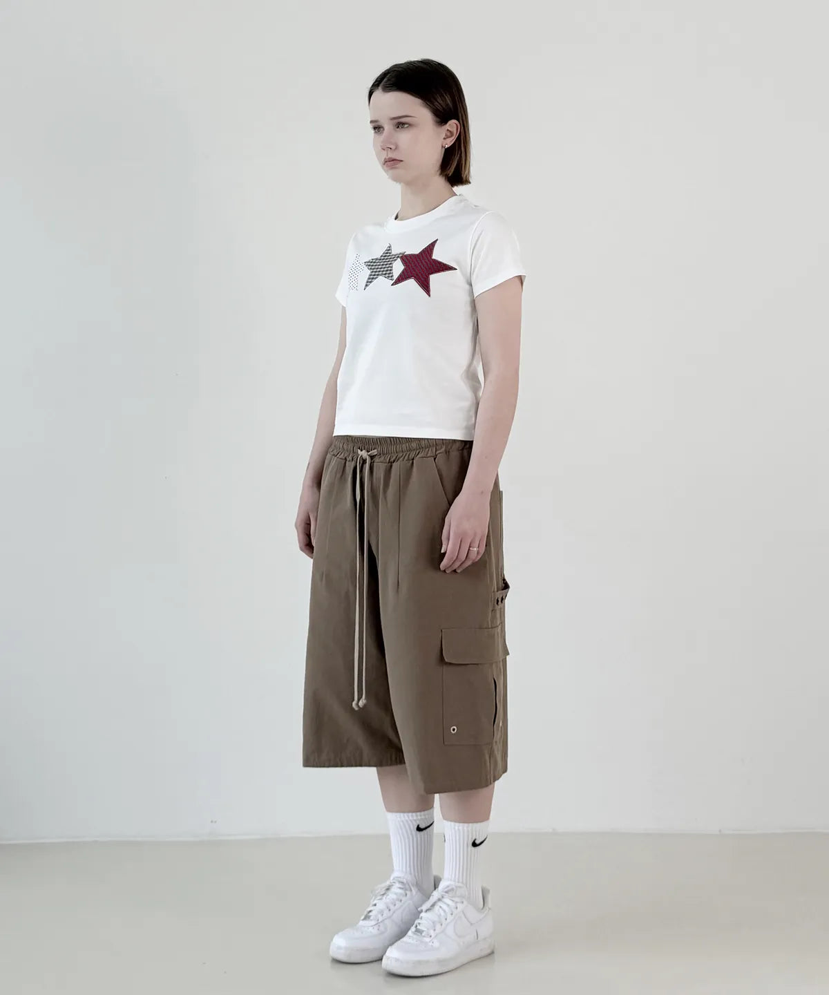 【𝘱𝘳𝘦-𝘰𝘳𝘥𝘦𝘳】DENAGE Vintage Three Star Patch Logo Crop Tee White 0388