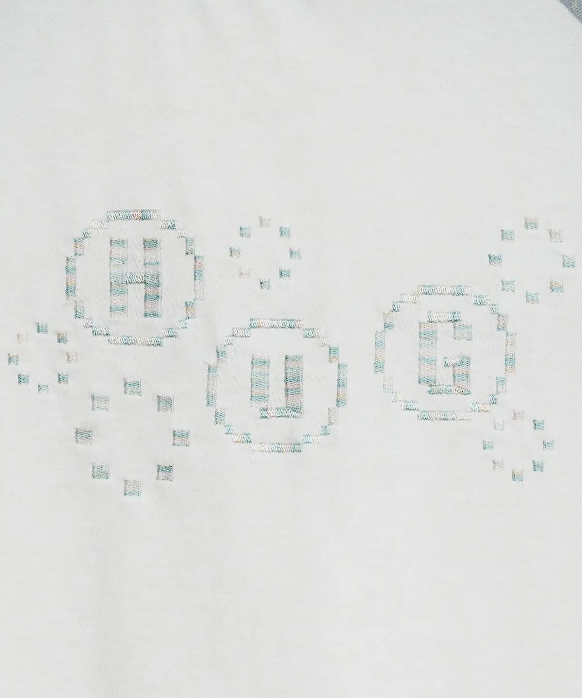 HUGYOURSKIN PIXEL RAGLAN TEE (WHITE)
