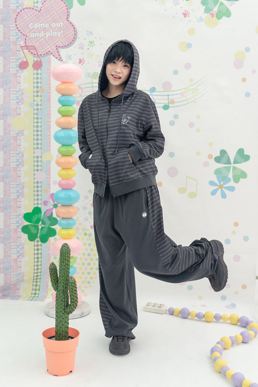 HUGYOURSKIN STRIPE KORILAKKUMA HOODIE ZIP-UP (CHARCOAL)